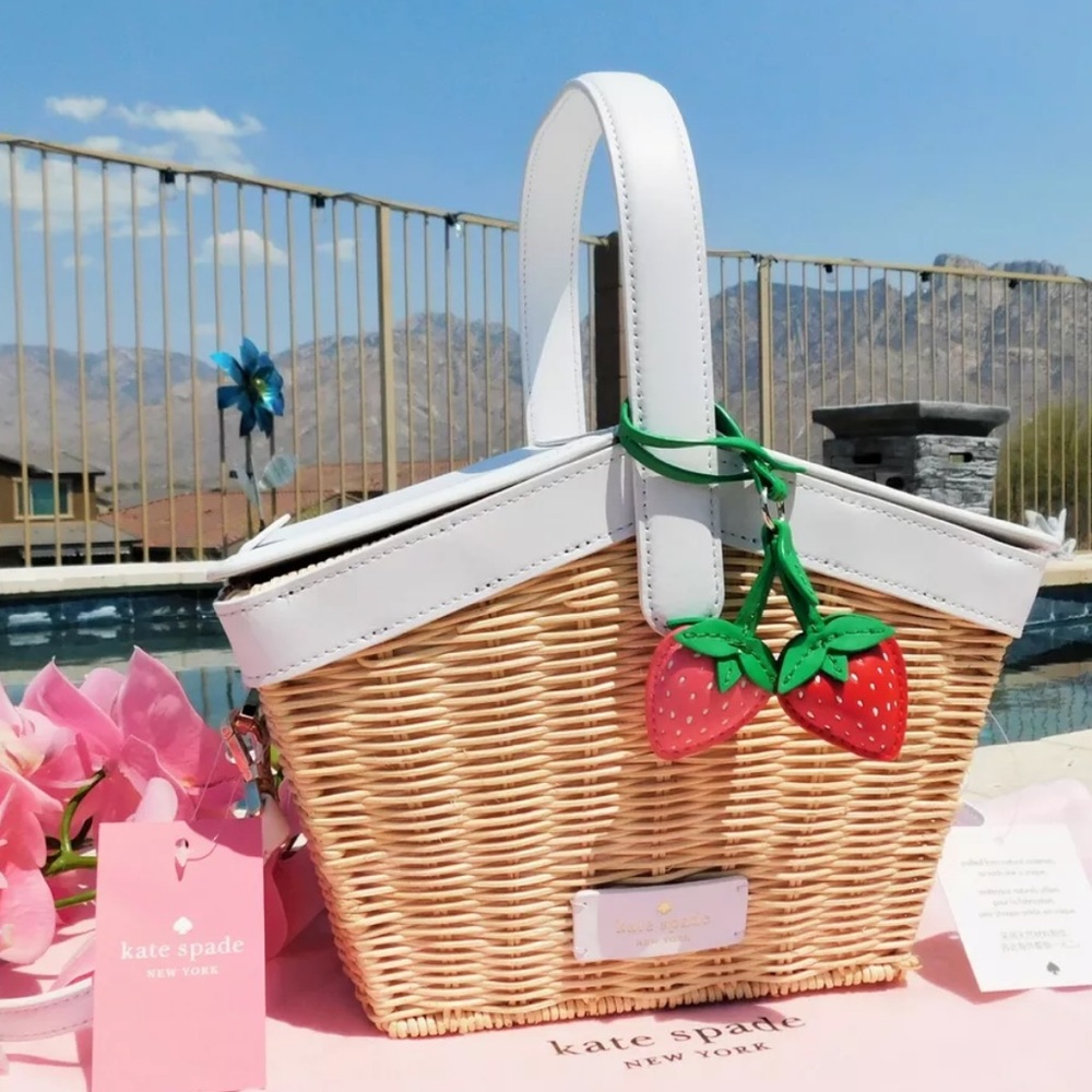 Kate spade wicker picnic basket NWT strawberry - Picture 6 of 10